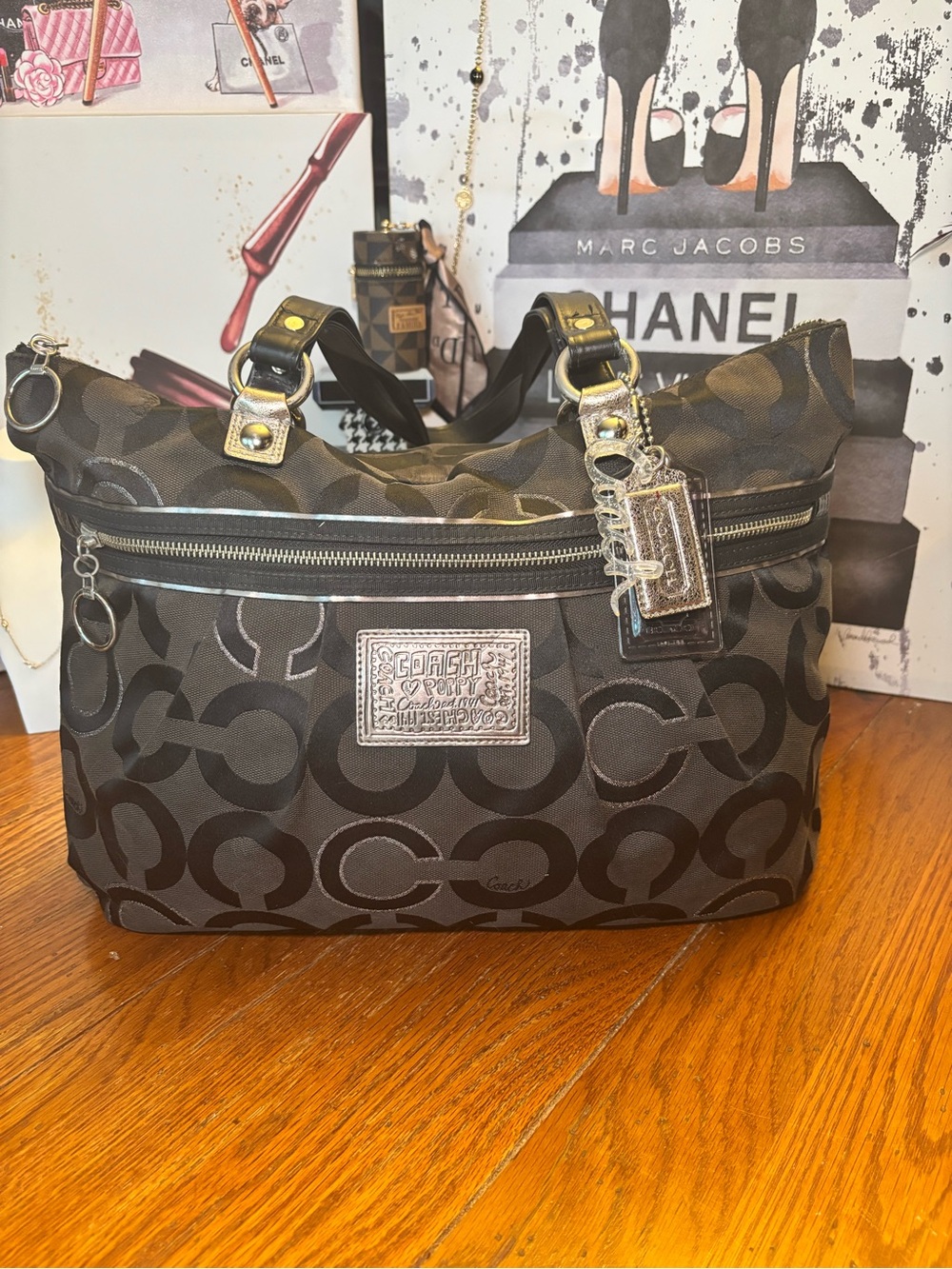 Coach Poppy Op Art Glam Tote Black Silver 15865 + COA